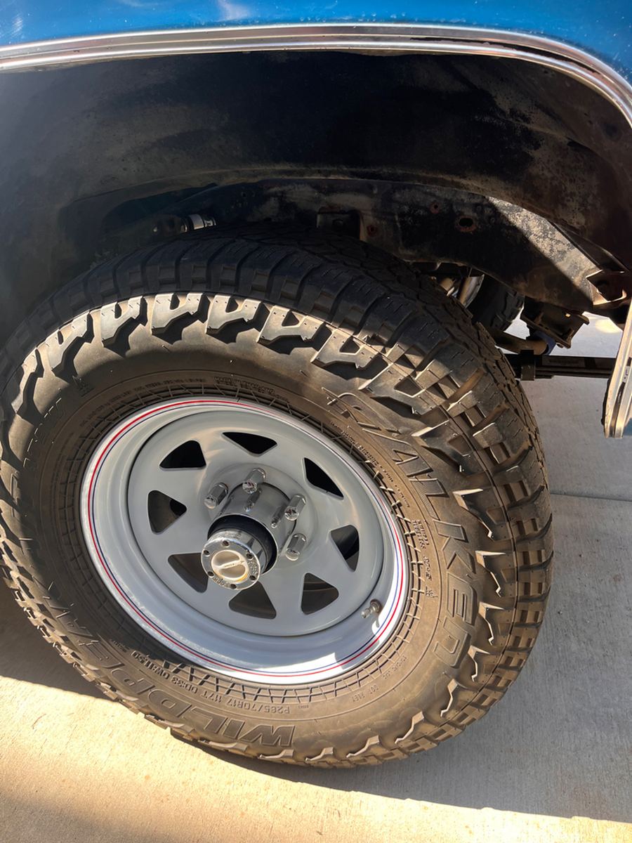 Steel wheel and all-terrain tyre under a rear fender