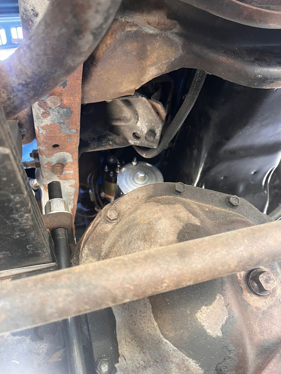 Rear axle housing, leaf spring and brake drum seen from underneath
