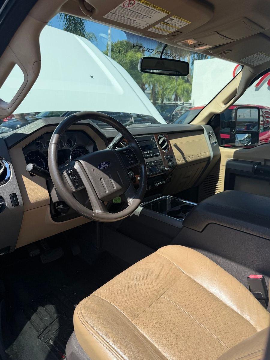 Driver seat, steering wheel and dashboard inside a Ford Super Duty pickup