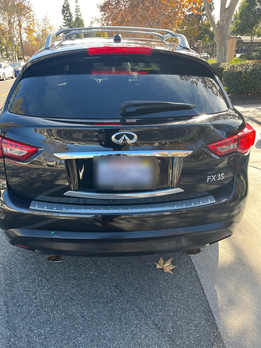 Rear of a black Infiniti FX35 with the number plate blurred out