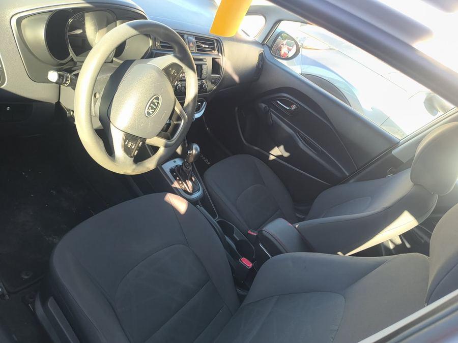 Driver seat, steering wheel and center console of a Kia Rio